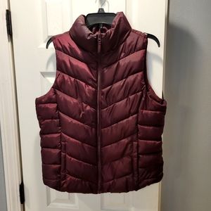 Puffy vest. Size large. Maroon